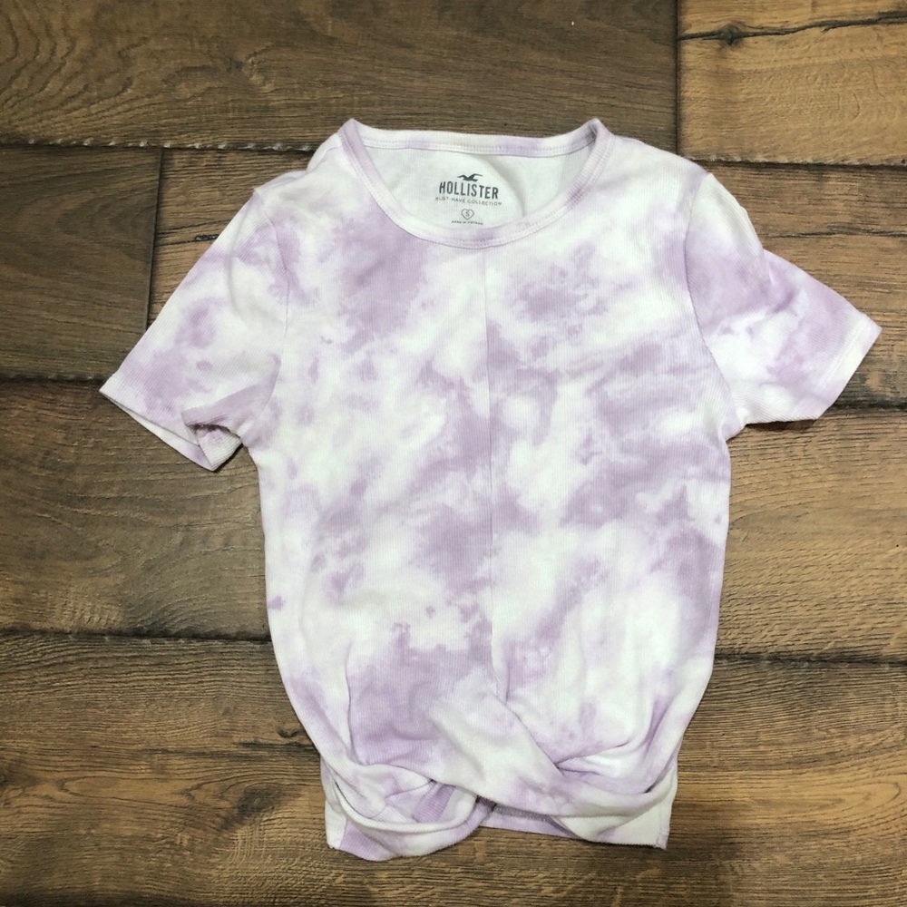 Tie die Hollister cropped baby style tee.